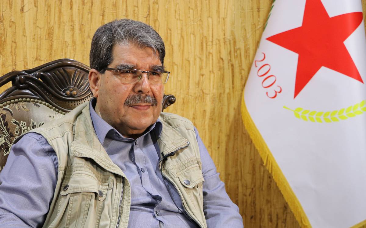 observatoric's tweet photo. Salih Müslim: Birleşmiş Milletler’de Şara'ya meşruiyet vermek istediler

🔴BM Genel Kurulu’nda yaşanan gelişmeleri değerlendiren PYD Dış İlişkiler Sözcüsü Salih Müslim, "Dış güçler Şara’yı İdlip’ten alıp Şam’a yerleştirdi. Burada ona verilen birçok görevi yerine getirdi. Şara’ya meşruiyet vermek istediler'' dedi.

https://t.co/WYRS8B2OMJ