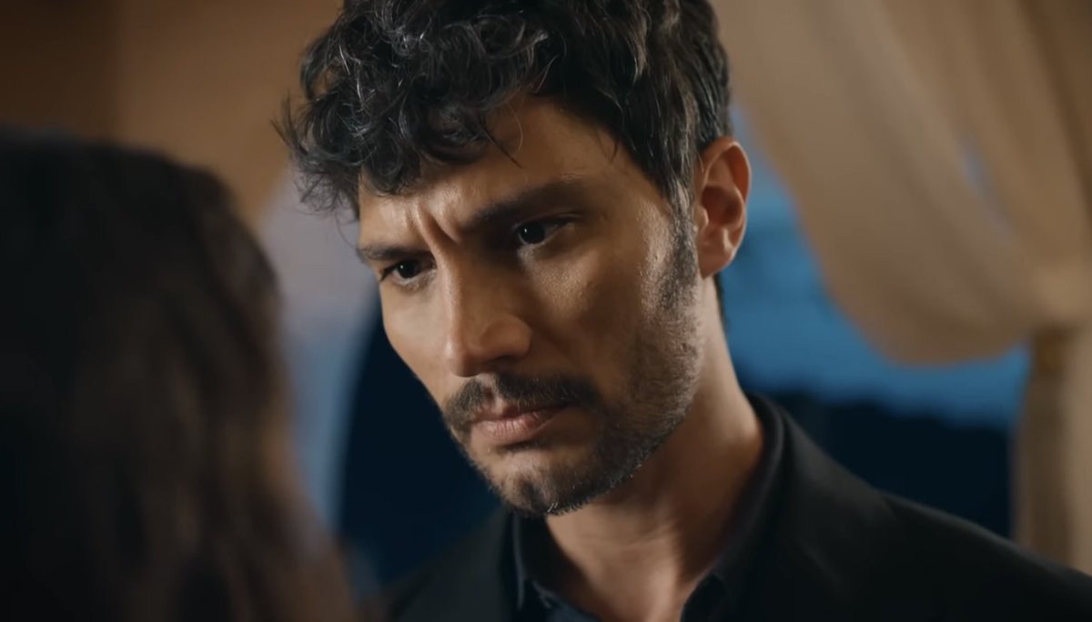 There is something that’s called micro expressions and İlhan conveys emotions so well that the viewer doesn't misunderstand these scenes. When İlhan acts he does it with his entire body, even the eyes. That’s why there is a response from the audience too. 

When Serhat looks at