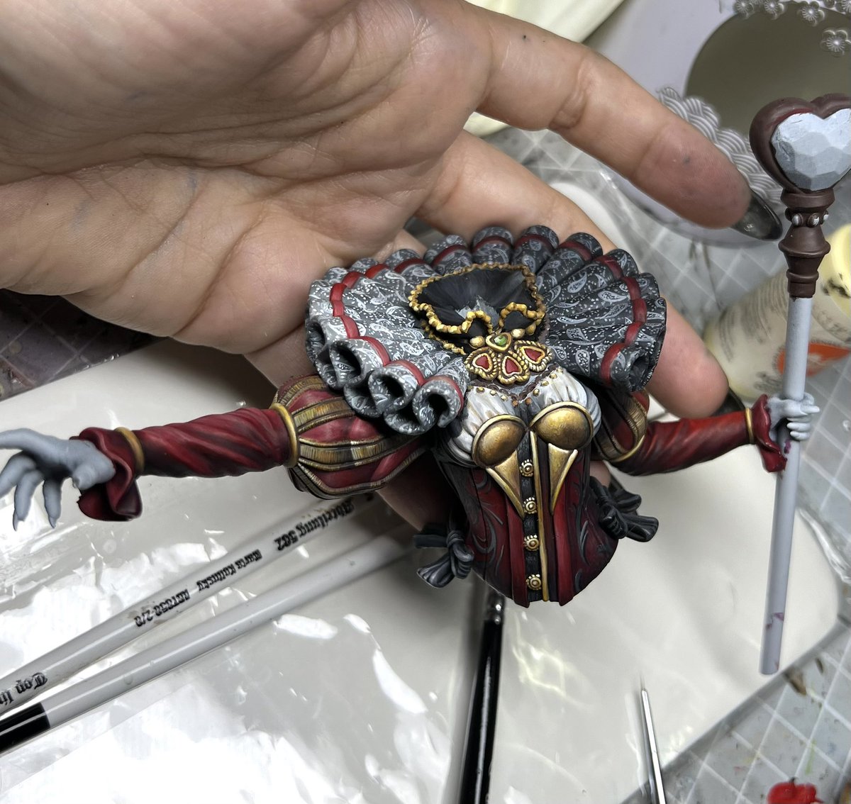 Ayer le di un poco más de caña a esta señora y no veo más que cosas por retocar