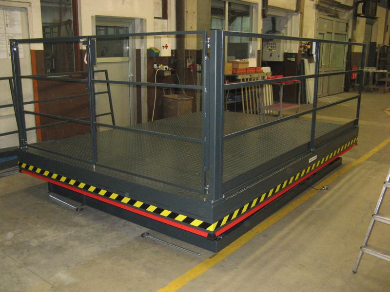 malukGmbH's tweet image. 🔴Dieser Verladehubtisch wurde für einen deutschen Kunden im Sonderbau gefertigt. Verladehubtische erleichtern den Warentransport ... 👉im Kommentar weiterlesen. 

#hubtisch #hebeanlage #logitics #lkw #transport #gewusstwie #safetyfirst #bestcompany #maluk #team #lukas