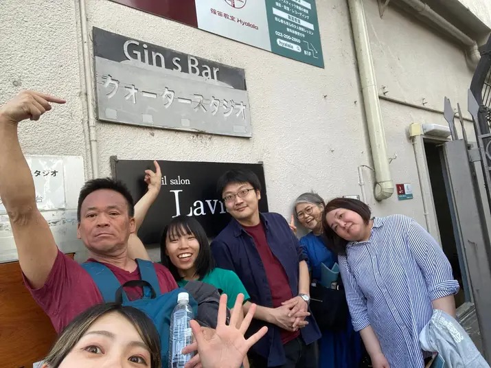 hamproject's tweet photo. 【拡散希望！！仙台公演！】
今年もクォータースタジオへ！ピンチな仙台公演😭どちらも一桁😭まだまだお客さま募集中！二日間やります！
10/1(水)19:00
10/2(木)19:00
ゲスト：井伏銀太郎(Gin’s Bar主宰)
@クォータースタジオ
一般2500円／大学以下1500円／小学生以下500円／三歳以下無料 https://t.co/picntcClfB