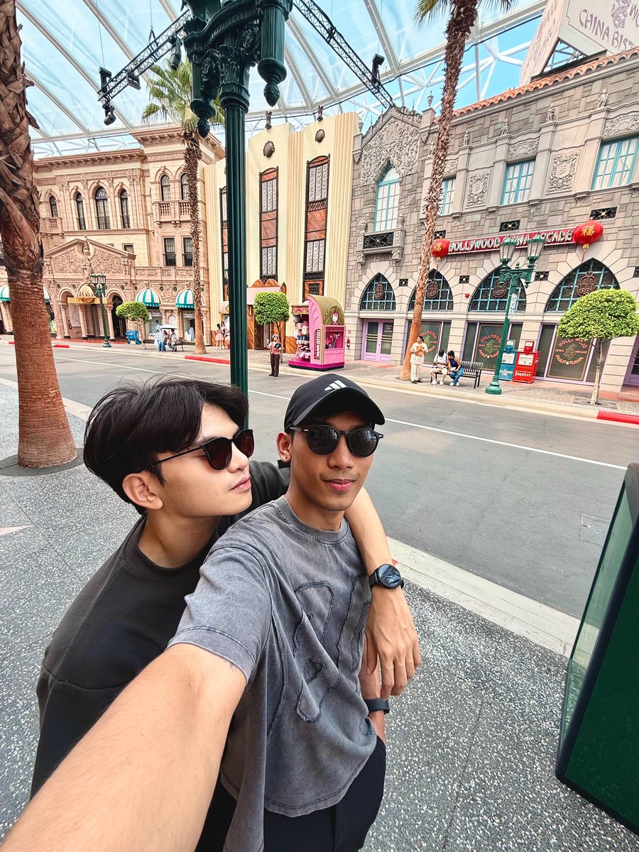 jaze_ev's tweet image. Laroooooooooooo.

#universalstudios #USS #anniv