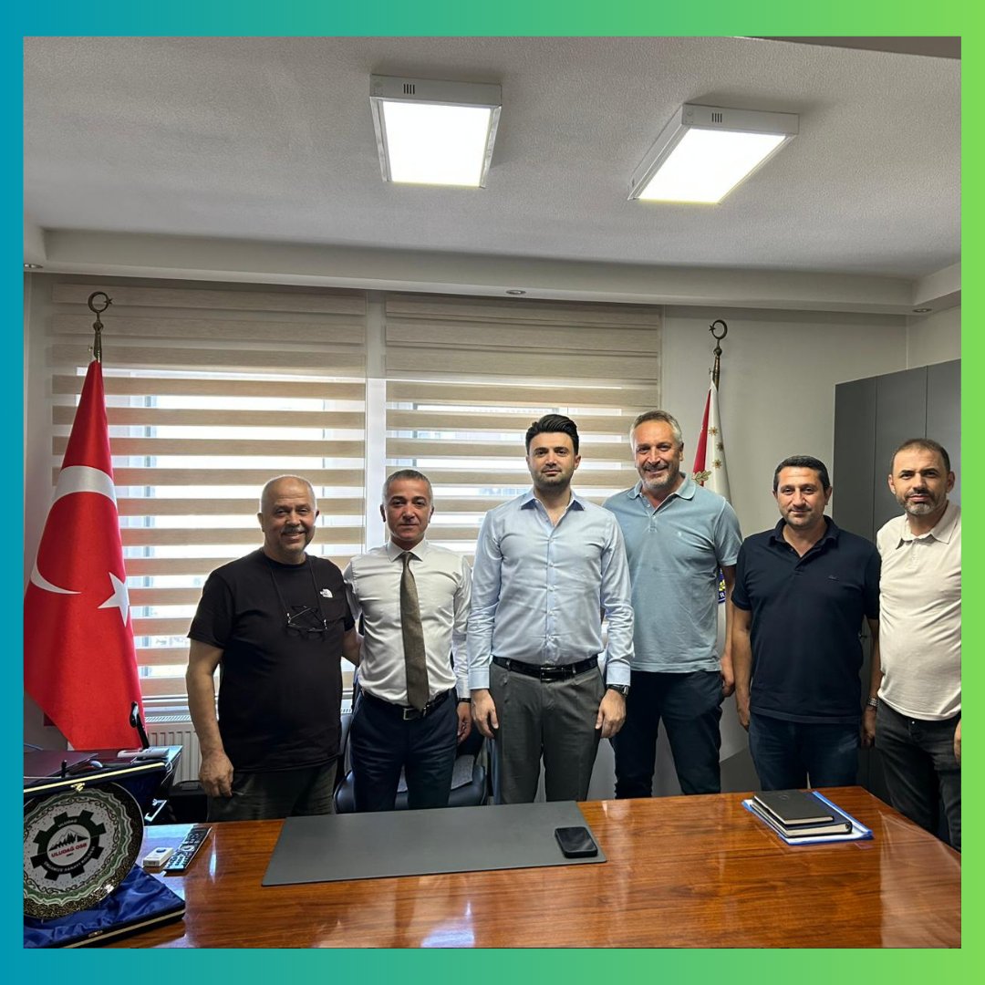 Uludağ OSB Yönetim Kurulu Başkanımız Enes Çelik ve Müteşebbis Heyetimiz, görevine yeni başlayan Gürsu Emniyet Müdürü Sayın Mithat Öztaş'a hayırlı olsun ziyaretinde bulundu.
Bölgemizin güvenliği ve huzuru için öneme sahip yeni görevlerinde kendilerine başarı dileklerimizi ilettik