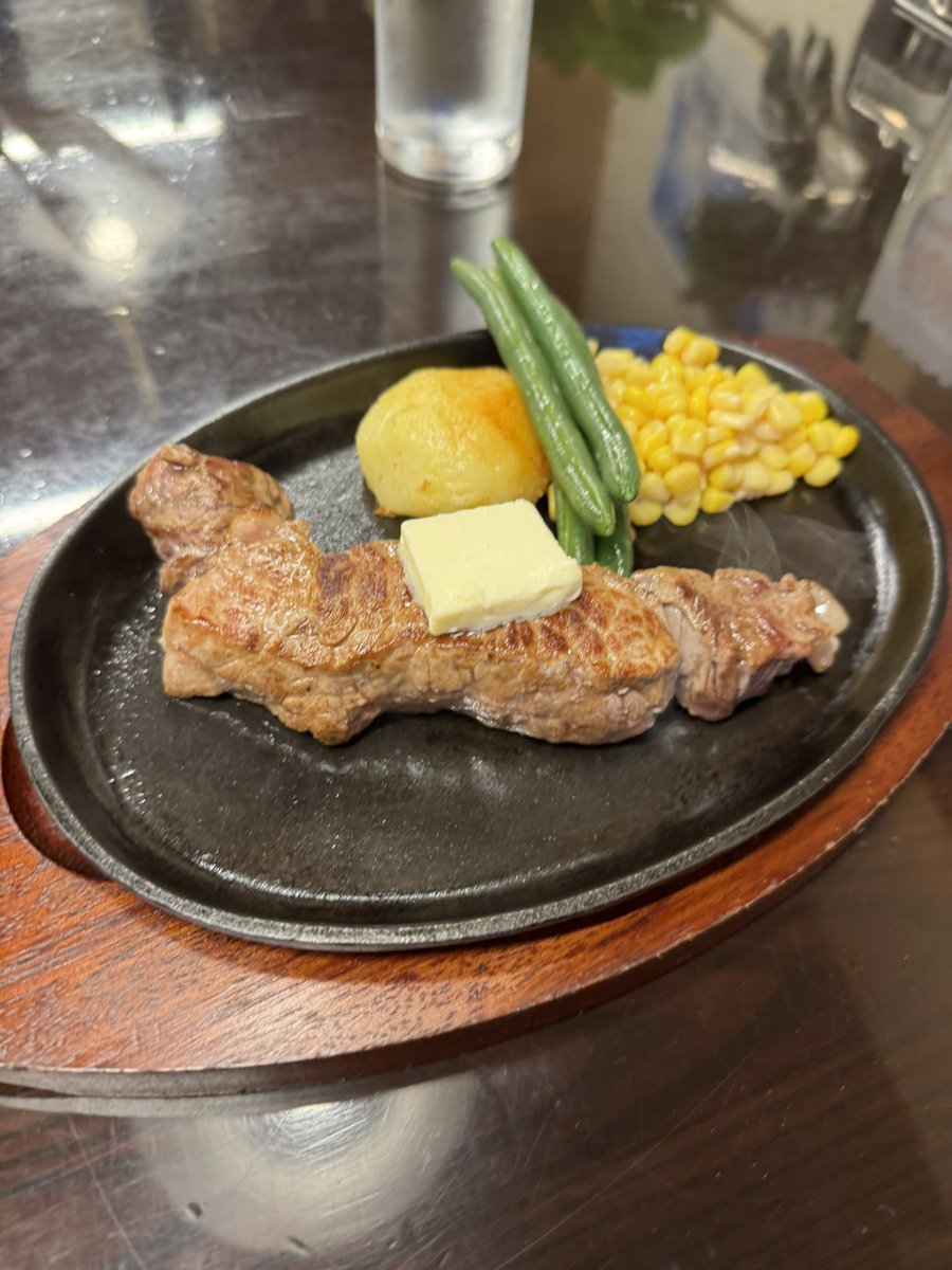 amiL64STEPN's tweet photo. 息子と肉！
150gなら食べきれないだろうと油断して息子150gと私300g頼んだらたいらげた上にパパのも食べると言い半分くらい食べられた笑

年長キッズおそるべし https://t.co/xdmntDBrm8