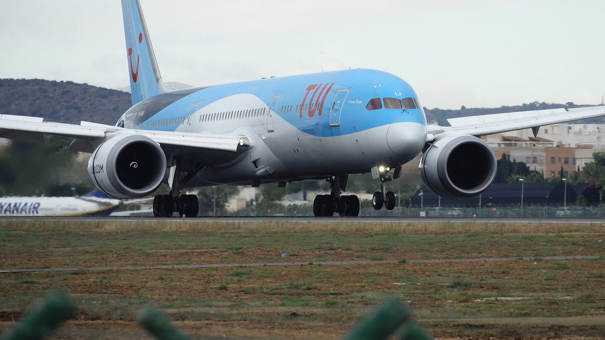 Boeing 787-9 Dreamliner TUI en Alicante G-TUIG próximo video!