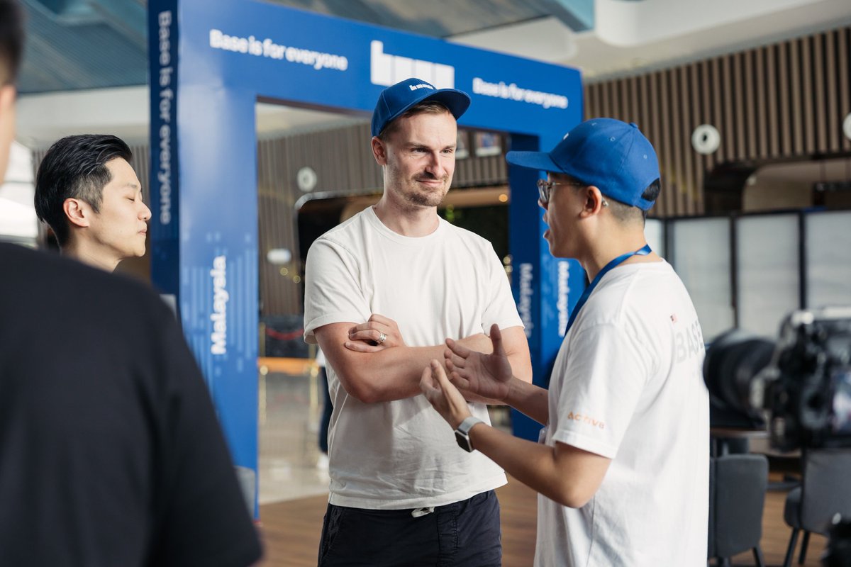 BaseinMY's tweet image. Reaching one builder at a time. Boots on the ground is what it is. You will never find another chain that puts people at the forefront. You know why? Because;

@base is For Everyone.

If @jessepollak is doing it, no reason why we won&apos;t.

How can we help?

#BaseMY