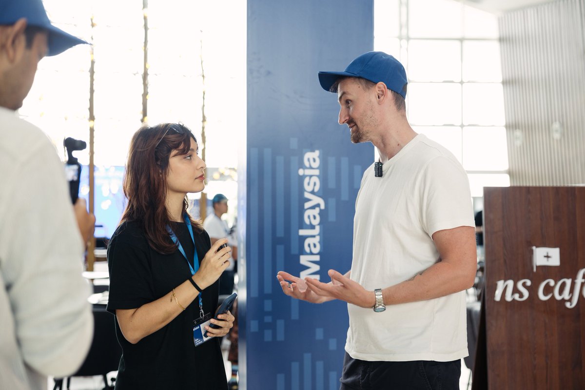 BaseinMY's tweet image. Reaching one builder at a time. Boots on the ground is what it is. You will never find another chain that puts people at the forefront. You know why? Because;

@base is For Everyone.

If @jessepollak is doing it, no reason why we won&apos;t.

How can we help?

#BaseMY