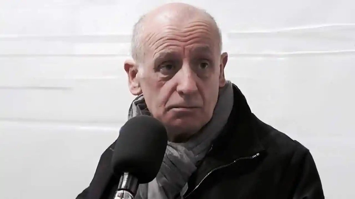 Jean-Michel Aphatie, l’éditorialiste basque au verbe acéré, a gravi les échelons de Politis à Quotidien, passant par RTL, Canal+ et Europe 1 avec une ambition féroce. 
Mais sous ses airs de chroniqueur libéral, son ego surdimensionné ne digère pas l’humiliation. 

En 2013,