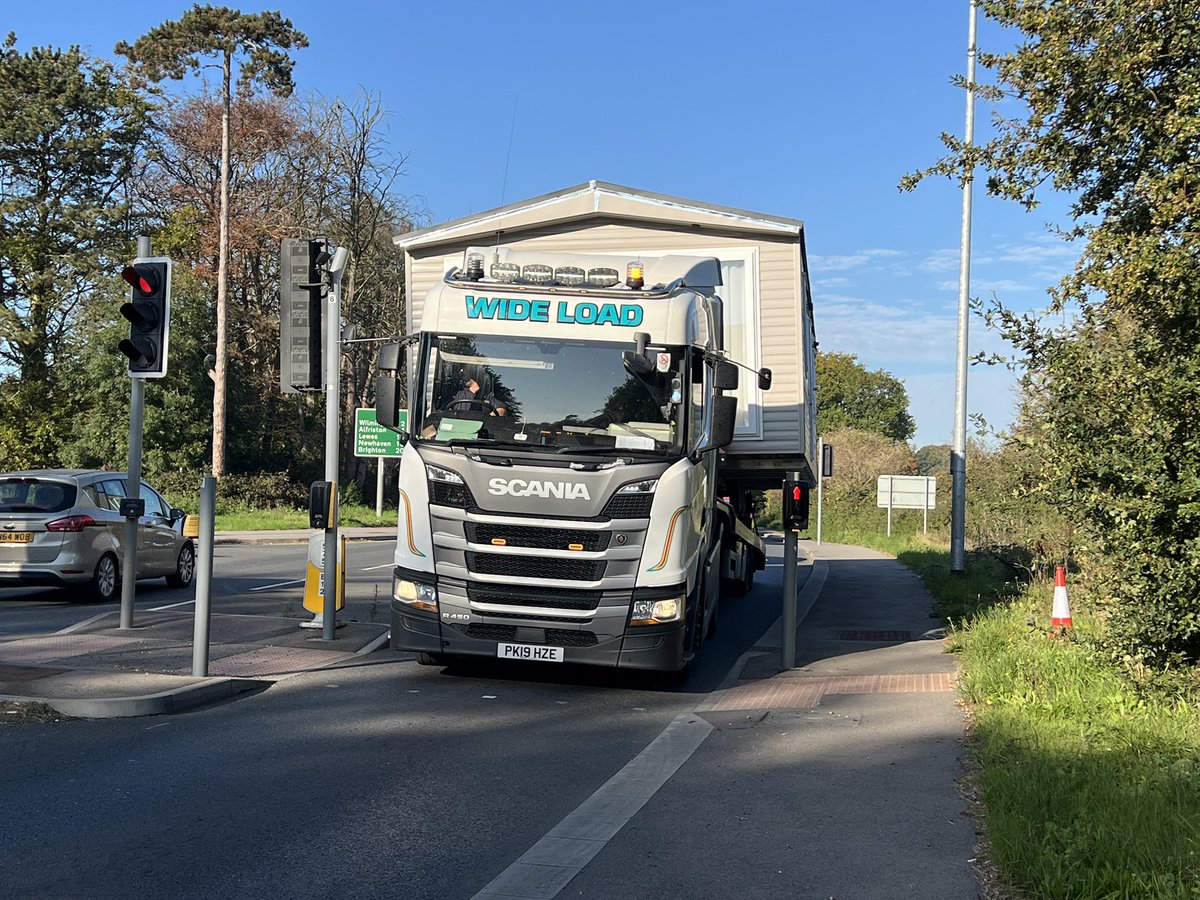 EchoDan11's tweet photo. #polegate #A27 wide load that was stuck and unable to pass through the the traffic lights has now moved - road still part blocked while police deal with the incident @SussexTW https://t.co/5yNWHnx3LJ