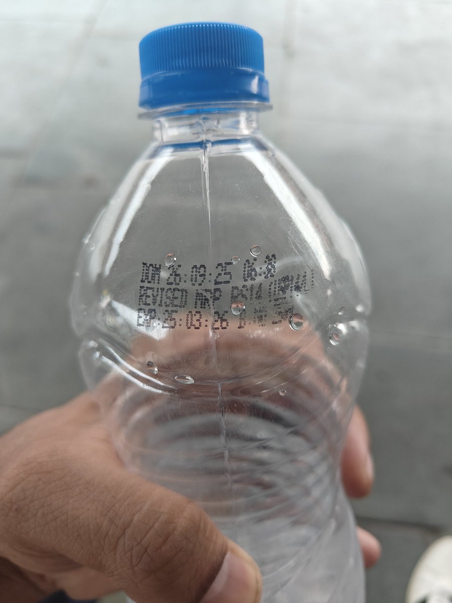 AbdurrabTweets's tweet photo. @RailMinIndia This shopkeeper at Lucknow Junction railway station is asking for 15 Rs Although the price on the bottle is 14. https://t.co/1W1gpYyt0e