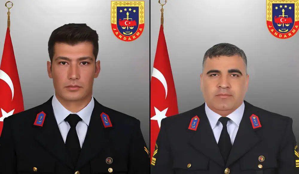 Aʙᴅᴜʟʟᴀʜ ÜNLÜTÜRK (@__tevazu__) on Twitter photo Aksaray İl Jandarma Komutanlığı emrinde görev yapan J.Asb.Çvş. Kemal Özgür ve Uzm.J.VI.Kad.Çvş. Arif Özdemir şehit olmuşlardır.
Jandarma Teşkilatımıza ve Aziz Milletimize başsağlığı diliyorum.
Şehitlerimizin makamı âli, mekânları cennet olsun. 🇹🇷 Aksaray İl Jandarma Komutanlığı emrinde görev yapan J.Asb.Çvş. Kemal Özgür ve Uzm.J.VI.Kad.Çvş. Arif Özdemir şehit olmuşlardır.
Jandarma Teşkilatımıza ve Aziz Milletimize başsağlığı diliyorum.
Şehitlerimizin makamı âli, mekânları cennet olsun. 🇹🇷