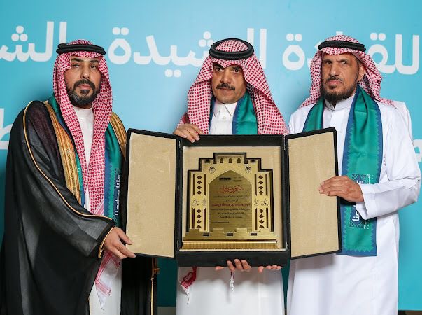 بموجب الشراكة المجتمعية مع
#متوسطة_وثانوية_ثرمداء_للبنين 

تم تكريم #جمعية_التنمية_الاهلية_بثرمداء 
بموجب دعمها لحفل اليوم الوطني 95

#اليوم_الوطني_السعودي_95 
#ثرمداء