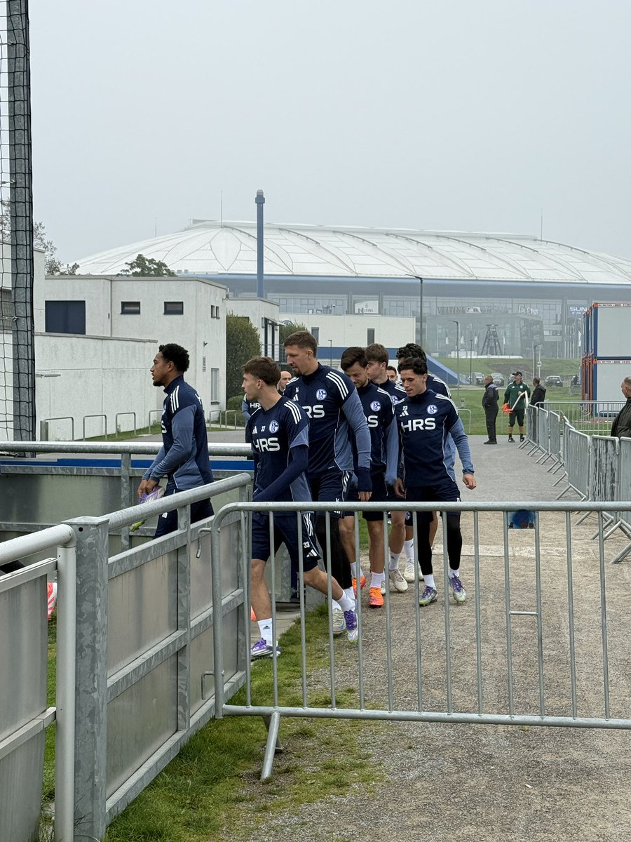 Sky_Dirk's tweet image. #Schalke - Personal: #Porath trainiert drinnen individuell, ansonsten alles wie gehabt