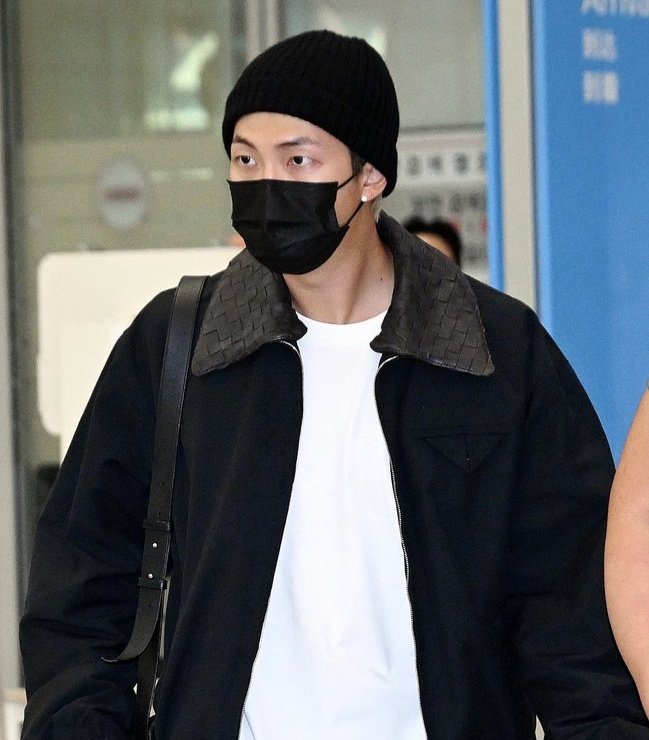 Dluster10D's tweet photo. #namjoon back home
#wellcomeback https://t.co/1VodkSv8lY