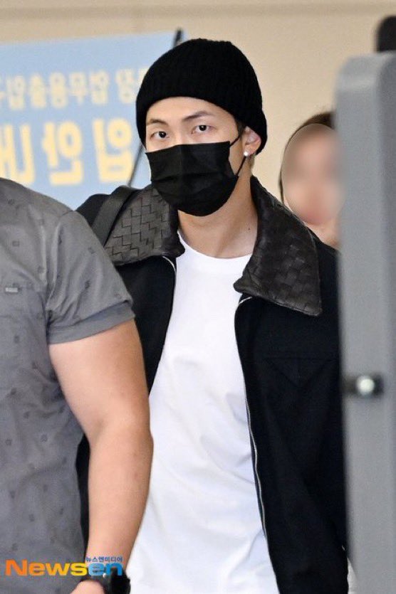 Dluster10D's tweet photo. #namjoon back home
#wellcomeback https://t.co/1VodkSv8lY