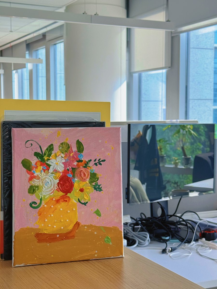 DukeKunshan's tweet image. Small touches, big vibes. 
These little desk decorations brighten up the everyday and make work feel a bit more fun at DKU.

#DKU #DukeKunshanUniversity #StudyWithStyle #CampusVibes