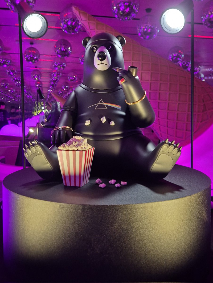 This is waaaay to cuuuute 😍😍😍 it is being auctioned at gari-b.xyz 🐻🐻🐻 bid on it while you can 😘🥳🐻 #Blockchain #RWA #NFT #TOKEN2049 <a href="/berachain/">Berachain Foundation 🐻⛓</a>
