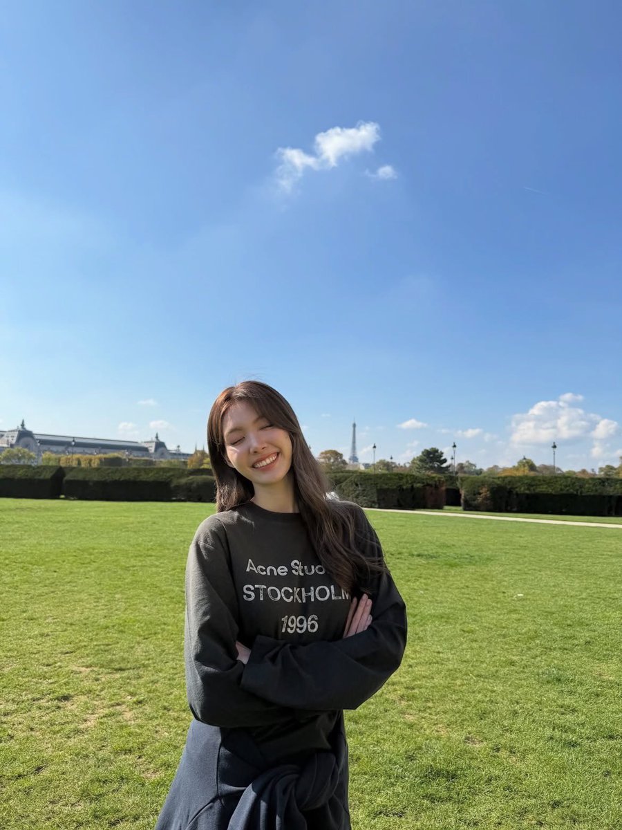ยัยนู๋พริกป่นกับเจ้พุดดิ้ง🫑🍮

#Linglingkwong #Ormkornnaphat
#LingOrm #Dior #DiorSS26 
#ParisFashionWeek #pfw