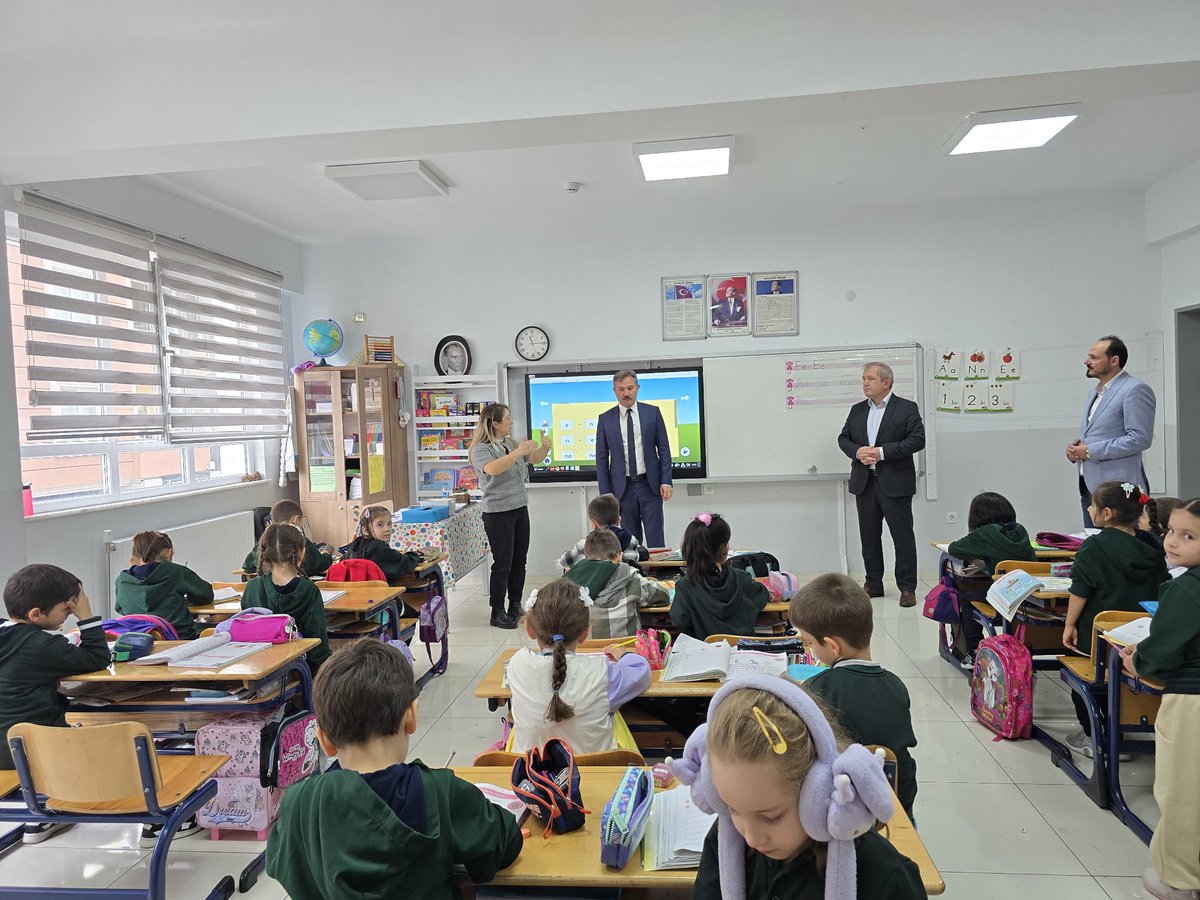 İlçe Millî Eğitim Müdürümüz Sn.Mehmet Oğuz ERTUĞ ve Şube Müdürümüz Sn. Hakan ERHAN 25 Mayıs İlkokulunu ziyaret ederek idareci, öğretmen ve öğrencilerimizle bir araya geldi.
@samsunilmem55 
@havzakaymakamligi
@oguz0104