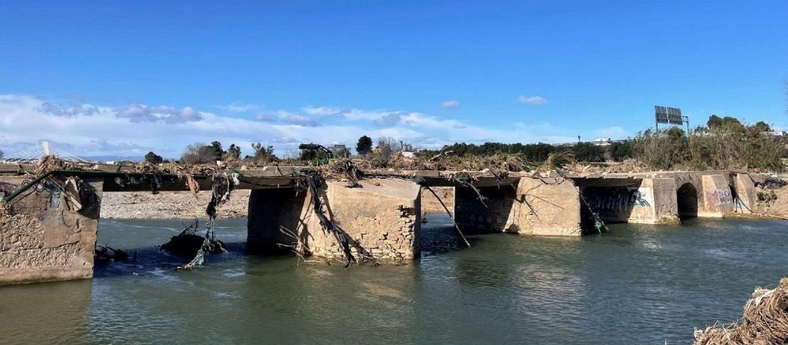Asumimos la reparación del puente histórico de Quart de Poblet, gravemente dañado por la DANA en 2024.

El #CMin aprueba esta inversión para restablecer cuanto antes una conexión clave para la movilidad local y comarcal.