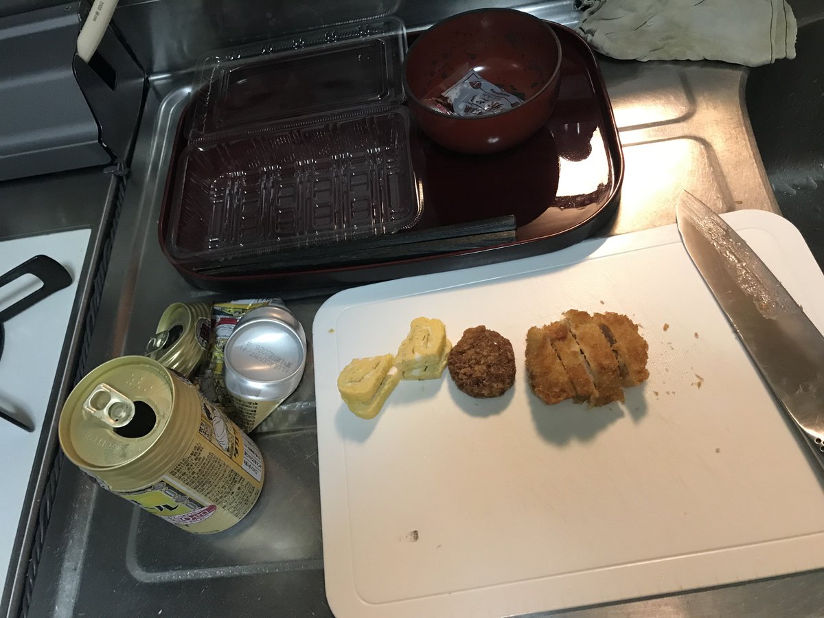 made_osaka's tweet photo. 先程帰宅🏢🚗…
今日は👱‍♀️かけ子☎️の女王👑が
かけ子仲間と食事会🍽🍷に行きよるので
咽喉が痛いのに侠の生活です( ˙꒳˙ ;)
取り敢えず缶チューハイ一気呑みして
諸々の家事をしてます https://t.co/LhICkmZ7Rq