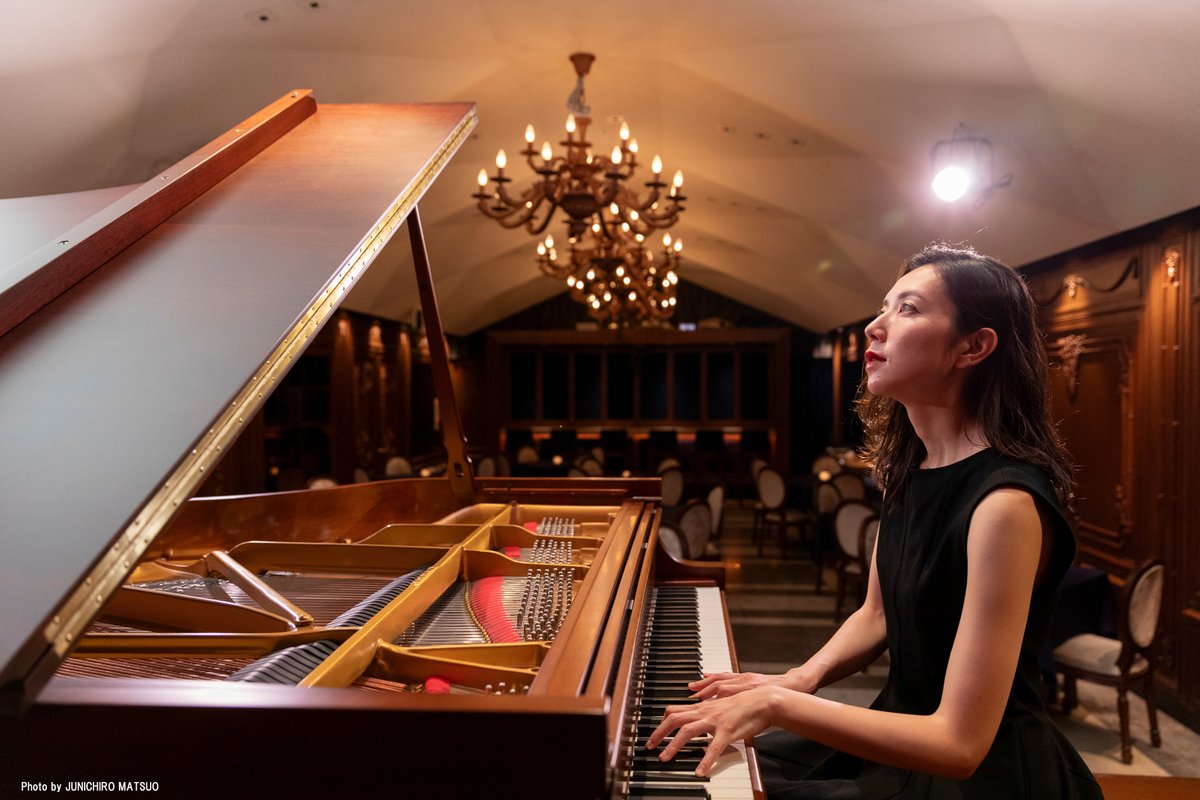 diskunion_jazz's tweet photo. 🕊️特典CD付き🕊️
キース本人が校正を施した楽譜を手にし、全曲演奏会を行うピアニスト、山口ちなみのデビュー作『The Koln Concert』が発売決定❕
大きな話題を呼びながらも、これまでコンサートでしか味わえなかった演奏が遂に待望のCD化🎹💫
#ChinamiYamaguchi
#kolnconcert
https://t.co/eLJUFz7T2G https://t.co/Y2z6s5WOrM