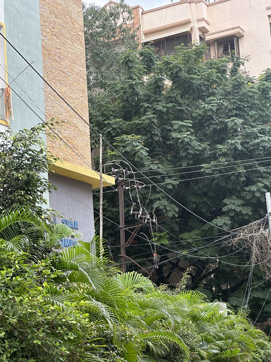 arusonofcnu's tweet photo. @tgspdcl @ce_op_mz @GHMCOnline @CommissionrGHMC @gadwalvijayainc @TheNaveena @TeluguScribe @Telugu360 @VijayGopal_ 

Been 3 Plus hours called concerned department and informed…..

No one responded or arrived as shown up in the call 1912 

Electronic Appliances getting damaged https://t.co/20liYEOQ02