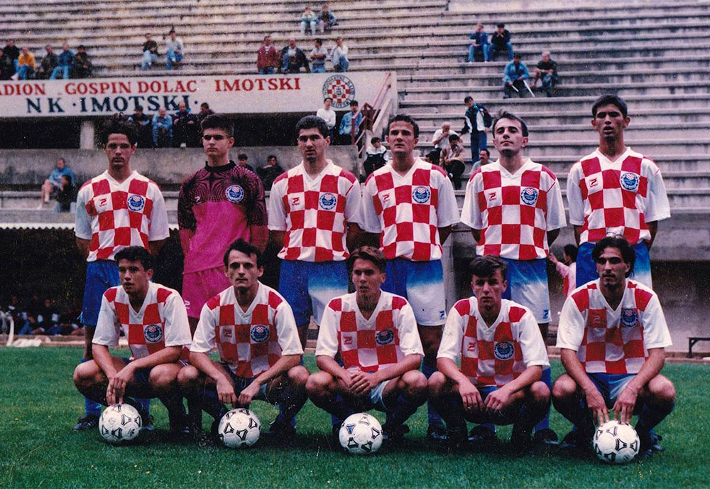 Na današnji dan prije 33 godine, HŠK Zrinjski Mostar je odigrao svoju prvu utakmicu nakon zabrane rada protiv NK Croatia Zmijavci! ❤️🤍💙

#Zrinjski #Mostar #HŠKZ