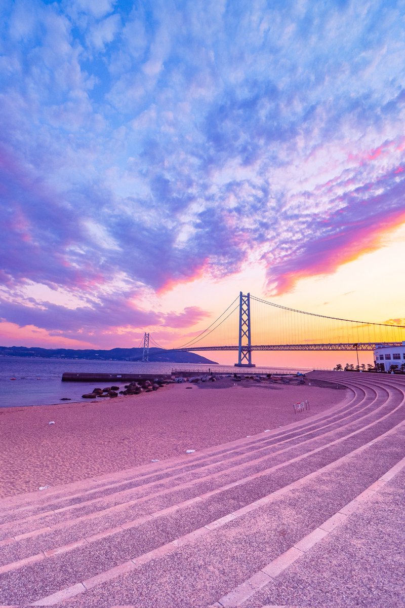 今日を頑張った君に優しい夕焼けを。