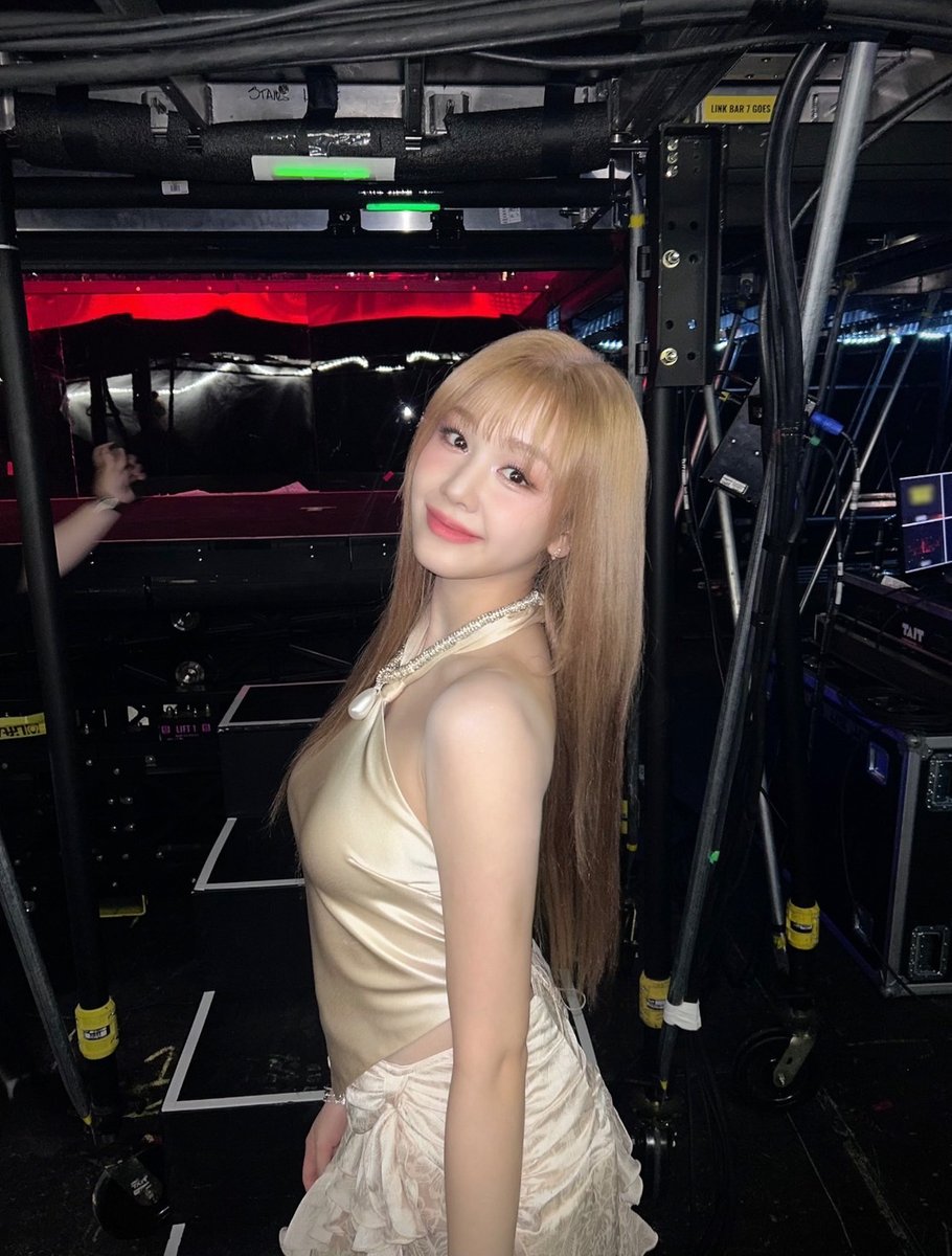 sora_ritaa's tweet photo. 250930 #PHARITA weverse post

backstage dump 🚮🩵
앞머리 찐이야! https://t.co/k2mCl0LULZ