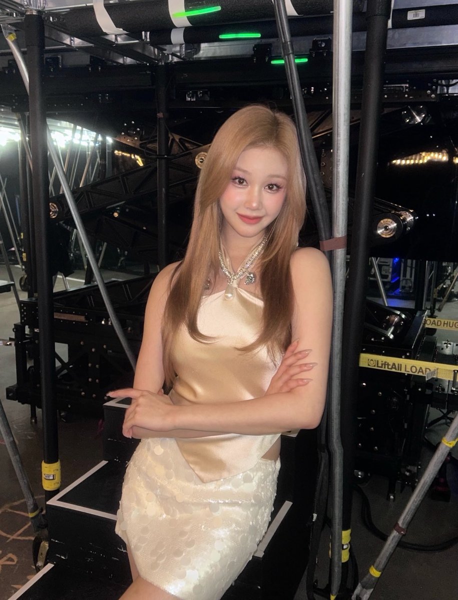 sora_ritaa's tweet photo. 250930 #PHARITA weverse post

backstage dump 🚮🩵
앞머리 찐이야! https://t.co/k2mCl0LULZ