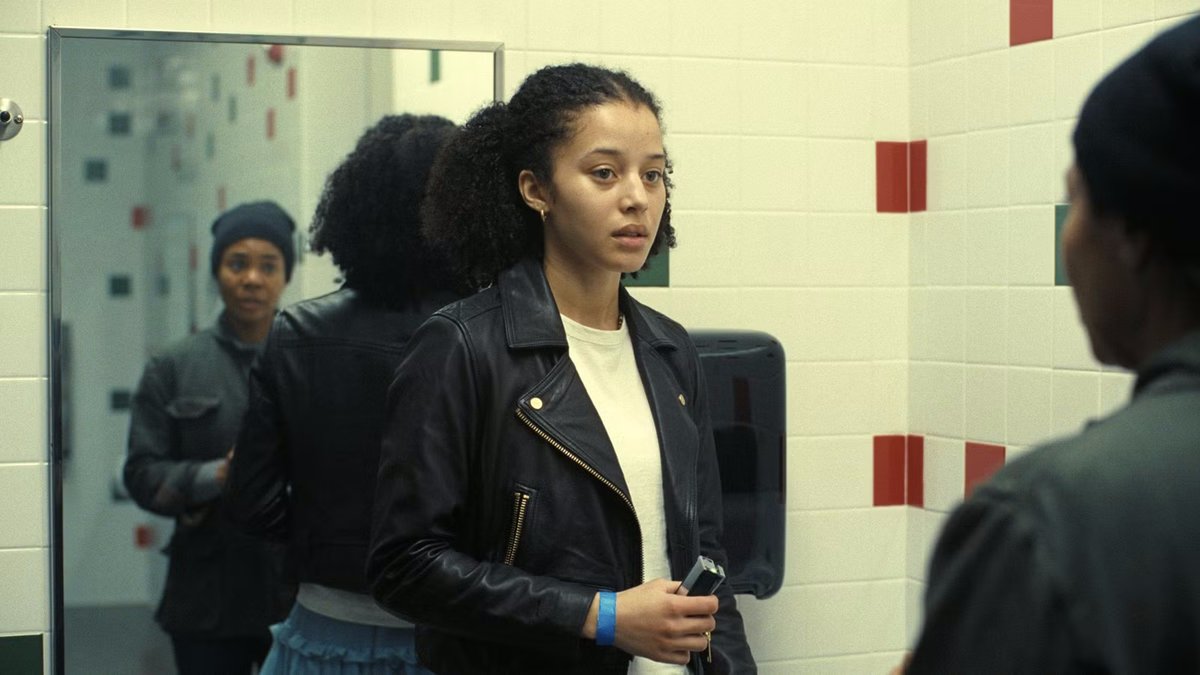 Lejos de las metáforas narrativas y visuales de las obras maestras de #PaulThomasAnderson, #UnaBatallaTrasOtra, película notable y de necesario mensaje, resulta decepcionante por la explicitud y el recalcado que el cine de autor en los USA ahora parece exigir para ser producido.