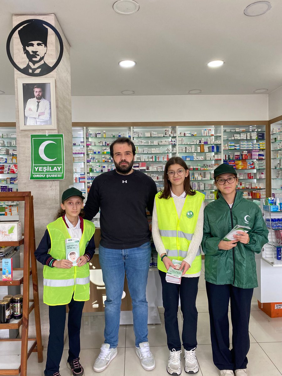 OrduYesilaySube's tweet photo. Yeşilay Ordu Şubesi olarak, eczane ziyaretlerimize Korgan İlçemizde devam ediyoruz.
Desteklerinden dolayı tüm eczacılarımıza teşekkür ederiz. 💚
#bağımsızlıkseferberliği 
@1920yesilay 
@yesilaykurumsal 
@mehmetdinc1920 
@mfvargeloglu https://t.co/a6AmbRYNlB
