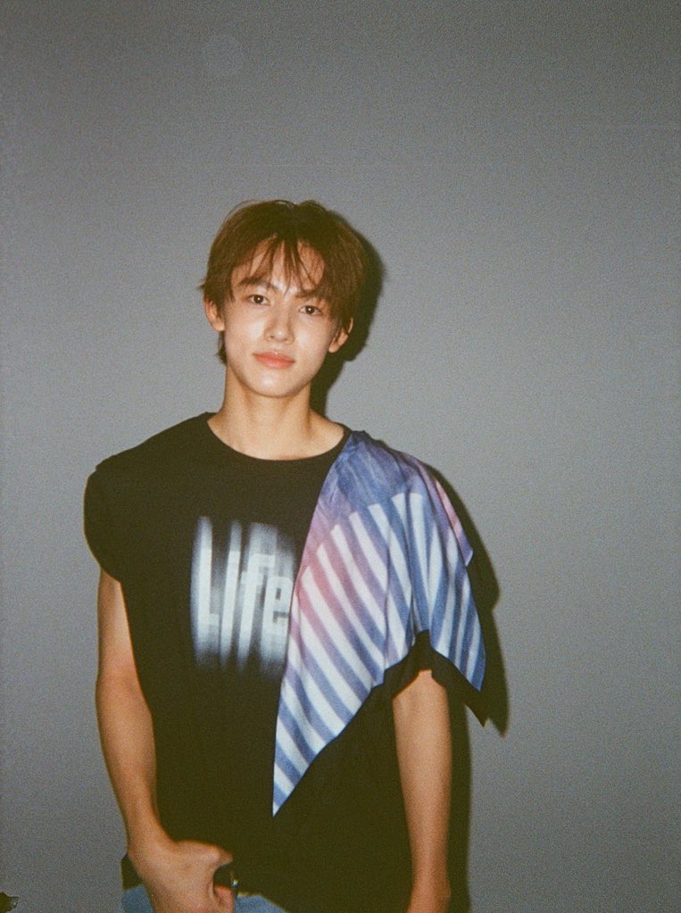 seonghyeonpics's tweet photo. SEONGHYEON ✮⋆˙ https://t.co/zRzWdJ2LGr