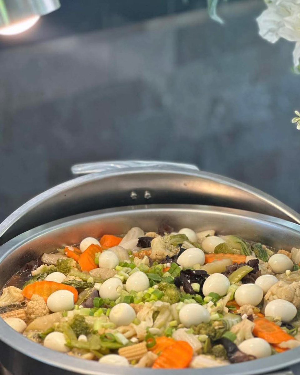 Rollen5667's tweet photo. A colorful medley of goodness!
Packed with fresh vegetables, tender meat, and quail eggs—this dish is not only hearty but also a celebration of flavor and nutrition in one bowl. Perfect for sharing and made to satisfy every craving.
#HealthyAndDelicious #FoodLove #ChefCreation https://t.co/xRW9o74Zgi