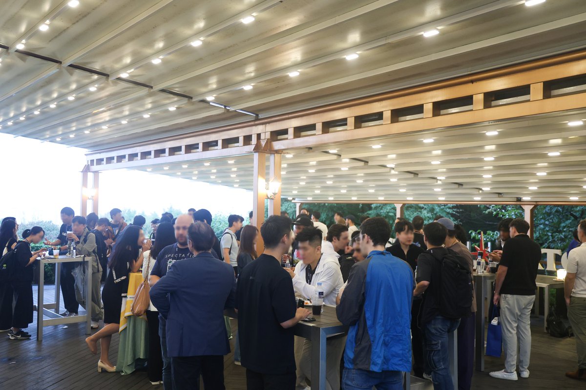 Hippo_Protocol's tweet image. We were excited to join as a partner at Web3 Wave – Pizza Time with VCs 🍕🌊
Hosted by @AegisVentures, @TheSpartanGroup, and @ACCapital_Web3, this special networking event brought together global VCs &amp;amp; digital asset experts to share insights on crypto strategies, partnerships,…