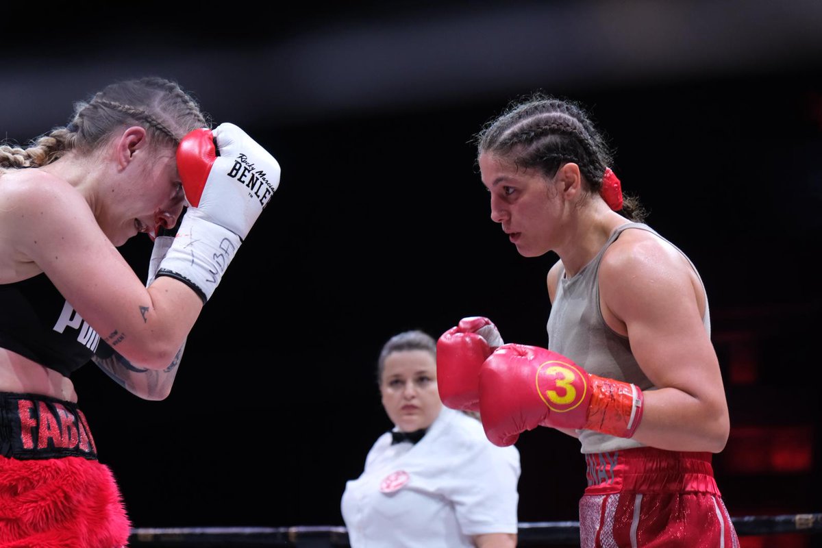 AlanyaAlku's tweet photo. ALKÜ öğrencisi Türkiye'nin ilk Dünya Boks Konseyi (WBC) Kadın Şampiyonu Boksör Seren Ay Çetin, WBA Altın Kemer maçında 5 Kez WBC Dünya şampiyonu olan Çek rakibi Fabiana Bytqi’yi yenerek WBA Gold Super Bantamweight şampiyonu oldu.

Detaylar için: https://t.co/XnnJXl8imd https://t.co/M5I4uv7Djz