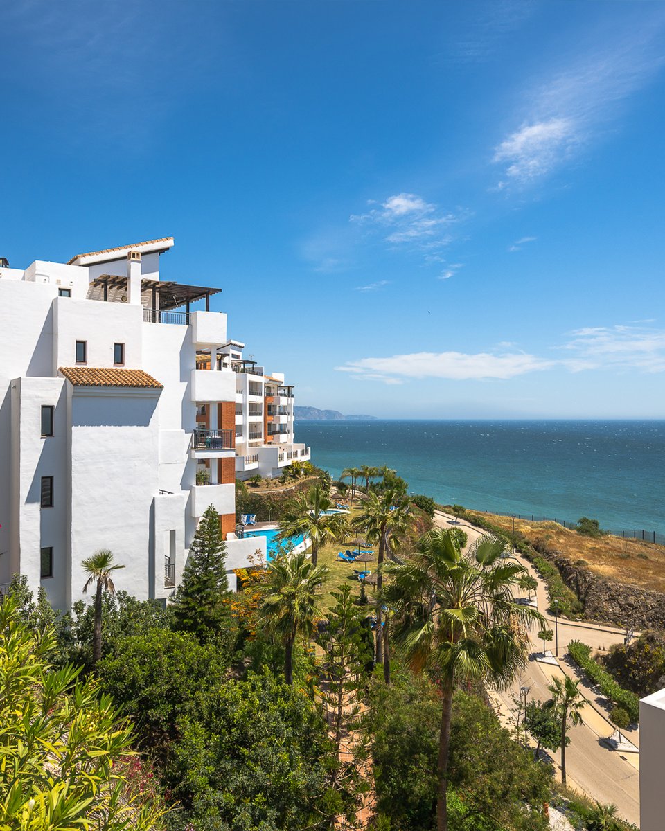 Despierta cada día con vistas que enamoran.
#OleeNerjaHolidayRentals #Nerja #TorroxCosta