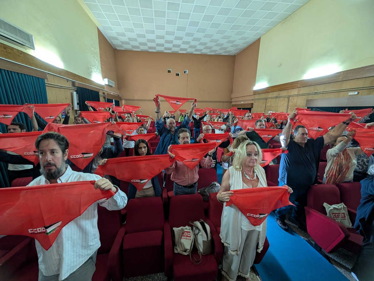 ccoo_ext's tweet image. El secretario conferal de @CCOO, @UnaiSordo cierra la Escuela Sindical del Trabajo de @ccoo_ext  hablando de la necesidad imperiosa de defender la democracia y las libertades sociales en un mundo en el que cada vez hay más amenaza de autoritarismo,  intolerancia y violencia