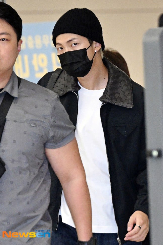 250930 #RM 입국 기사사진 1

RM x BOTTEGA VENETA  #RMxMFW25 #RMxBottegaVeneta #RM #BottegaVeneta  #MFW