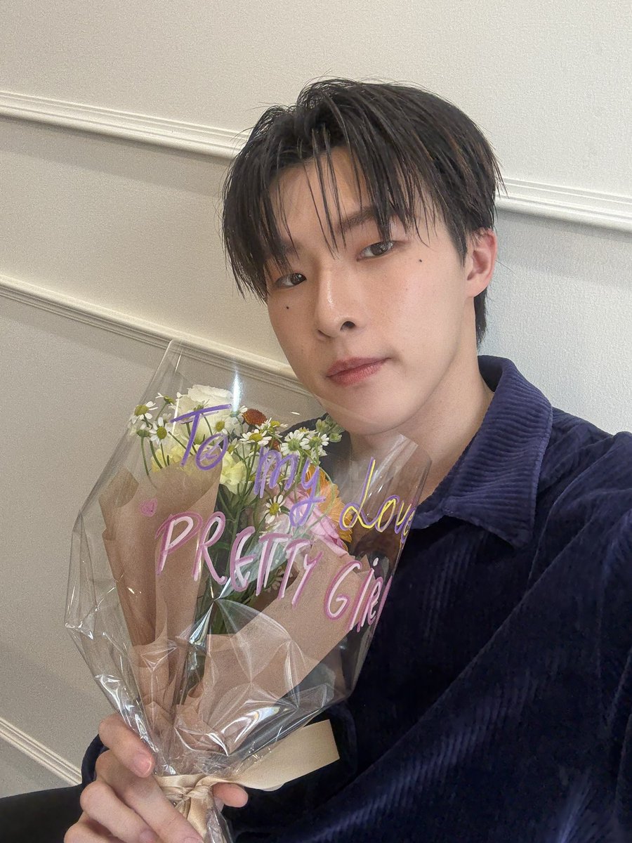 คนสวยจ๋า กินข้าวอะยัง เหนื่อยไหม ถ้าเหนื่อยนอนก่อนได้เลยนะ สองทุ่มค่อยมาเจอกัน💛

PRE-SAVE ‘PRETTY GIRL’
🔗: bfan.link/KIMGUN-PRETTYG…

#KIMGUN_Takeover
#PROXIEKim 
#KIMGUN_SurrenderToYou
#KIMGUN_UNIT