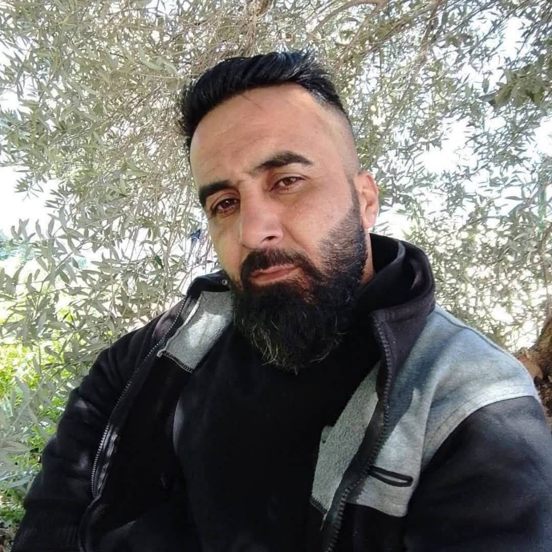 SyrDemObs's tweet photo. 🔴استشهاد شاب علوي على خلفية انتمائه الطائفي بريف حمص
تلكلخ: استشهاد الشاب هيثم عبد العزيز يوسف جراء تعرضه لإطلاق نار من قبل عناصر حاجز لميلشيات الأمن العام الإرهابية بريف تلكلخ بالقرب من قرية المشرفة، وذلك بسبب انتمائه للطائفة العلوية .