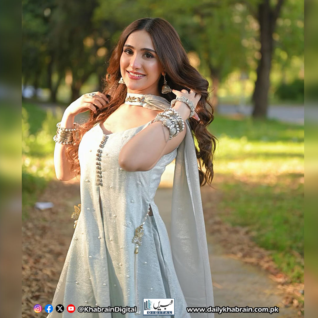 daily_khabrain's tweet photo. Aiza Awan
Elegance in Nature’s Embrace
#khabraindigital
#AizaAwan #EleganceInNature #PakistaniModel #TimelessBeauty #GraceAndCharm #PakistaniActress #NaturalElegance #StyleIcon #PakistaniCelebrities #NatureAndFashion #DivineElegance #StarVibes https://t.co/FwQllIxYNJ