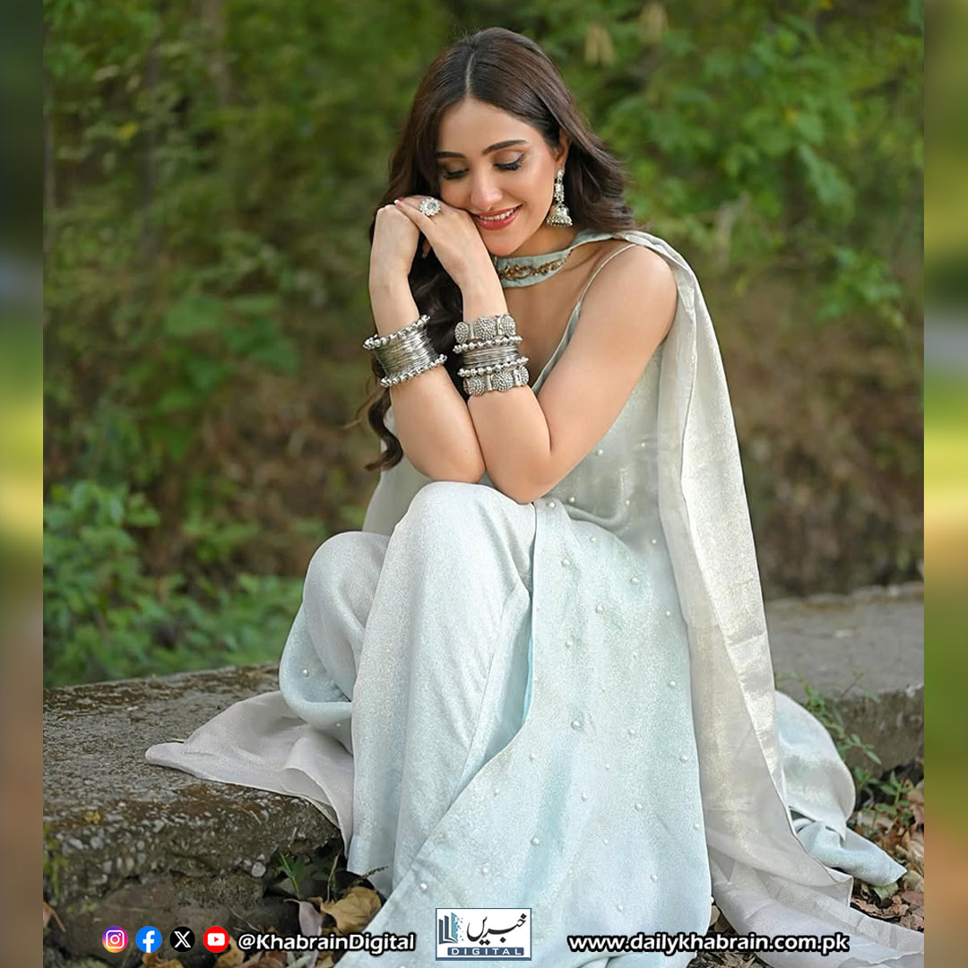 daily_khabrain's tweet photo. Aiza Awan
Elegance in Nature’s Embrace
#khabraindigital
#AizaAwan #EleganceInNature #PakistaniModel #TimelessBeauty #GraceAndCharm #PakistaniActress #NaturalElegance #StyleIcon #PakistaniCelebrities #NatureAndFashion #DivineElegance #StarVibes https://t.co/FwQllIxYNJ