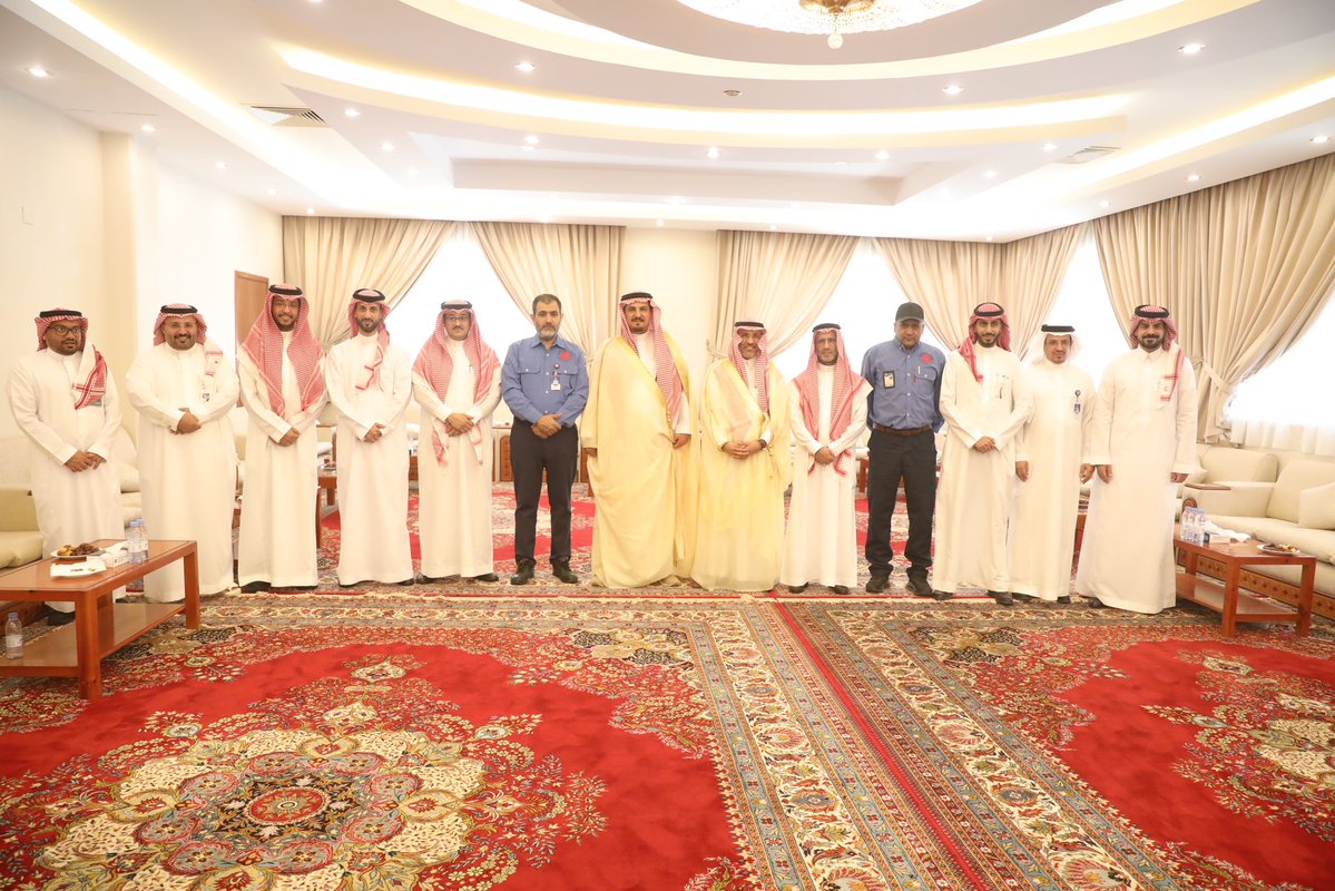 قام معالي الدكتور عبدالله بن علي الأحمري، مساعد وزير الصناعة والثروة المعدنية للتخطيط والتطوير، بزيارة لمحافظة بيشة تفقّد فيها عدداً من المصانع، في إطار جهود الوزارة لدعم المصانع؛ حيث كان في استقباله سعادة محافظ بيشة عبدالرحمن بن عبدالله آل حامد.

وتهدف الزيارة، التي شملت  مصنع