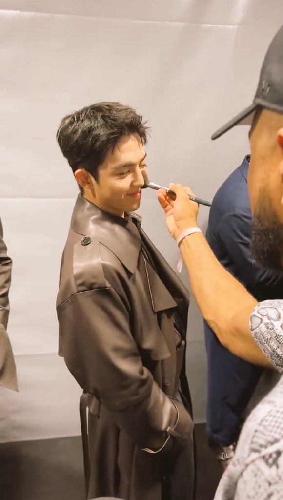 わたし エスクプスの小鼻周りをポフポフするこの人になりたいです!!