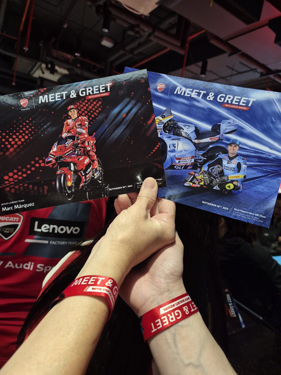 Waiting.. 🧍‍♀️🧍‍♀️