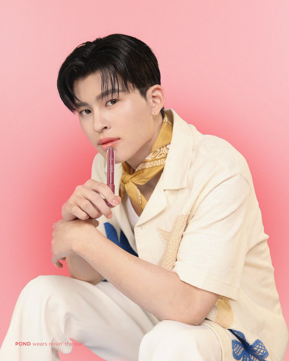 Juicy hydration and subtle pop of color that serves effortlessly cool vibes in '𝙍𝙖𝙞𝙨𝙞𝙣 𝙩𝙝𝙚 𝘽𝙖𝙧.'💧

btw, Pond wears 𝗘𝗕 𝗦𝗲𝗿𝘂𝗺 𝗧𝗶𝗻𝘁𝗲𝗱 𝗟𝗶𝗽 𝗢𝗶𝗹 in 𝙍𝙖𝙞𝙨𝙞𝙣 𝙩𝙝𝙚 𝘽𝙖𝙧.💗

Shop EB Serum Tinted Lip oil today!
#EverBilena #PONDForEverBilena