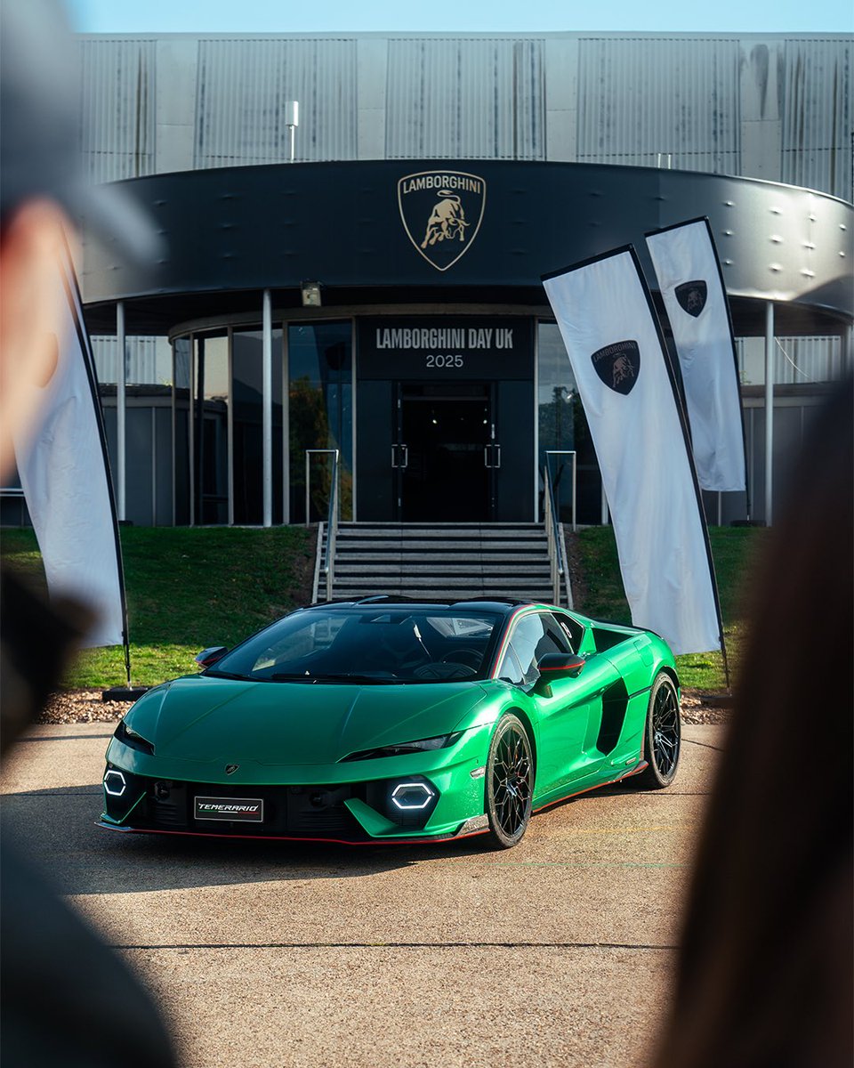 Lamborghini tweet media