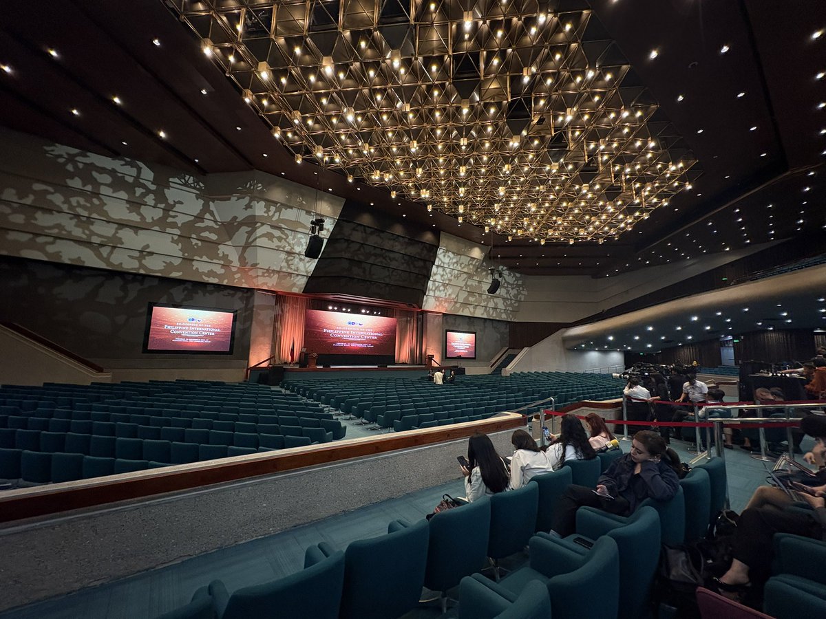 manahan_job's tweet photo. LOOK: The newly-renovated Philippine  International Convention Center (PICC) opens to the public after 6 months. 

The convention center boasts of restoring its iconic art pieces, structures, and added state-of-the art facilities, tech  to be energy-efficient. @ABSCBNNews https://t.co/L35DmrILGu